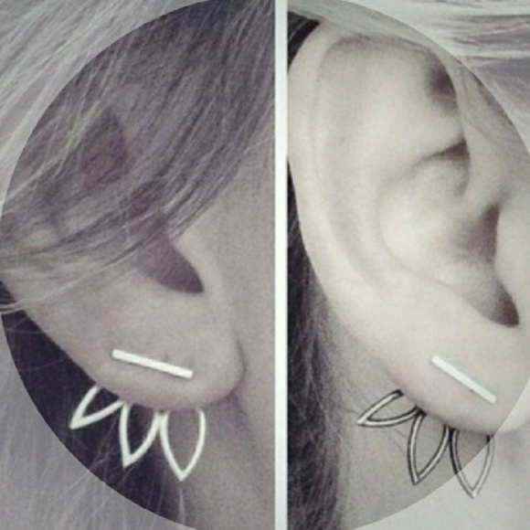 💓 LAST ONE 🆕🌸 Water Lily Ear Stud - Picture 2 of 8